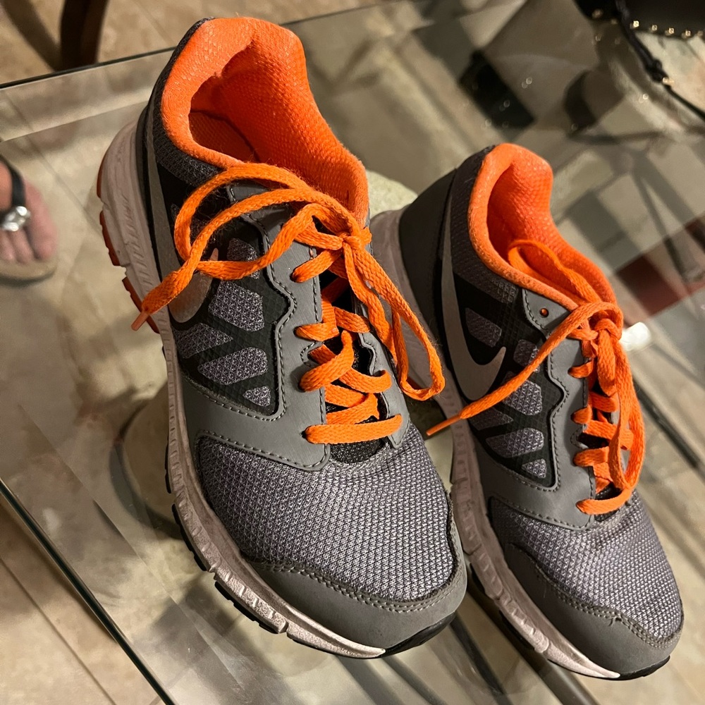 Girls / youth nike sneakers